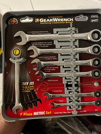 Ratcheting wrenches