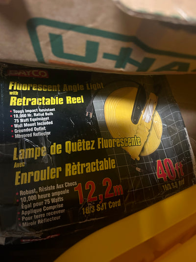 Bayco retractable 40 foot real light