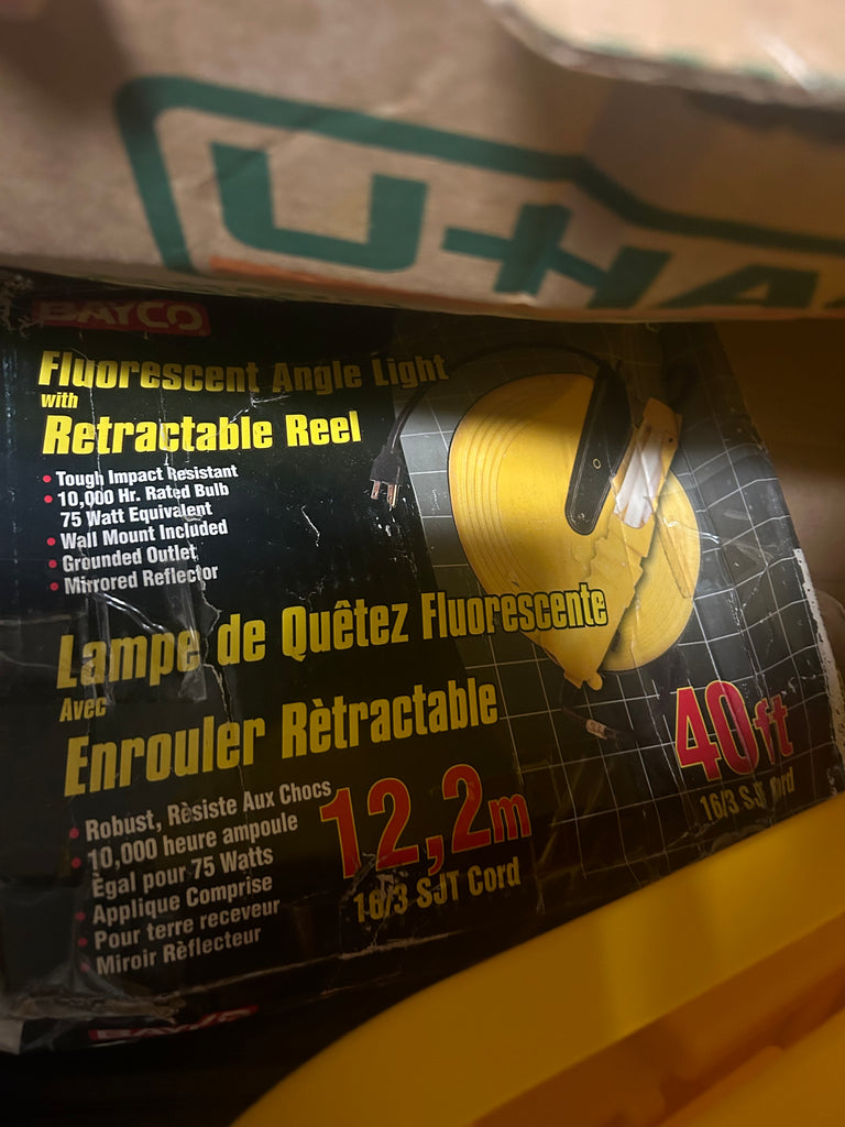 Bayco retractable 40 foot real light