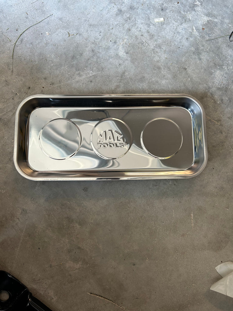 Magnetic tray